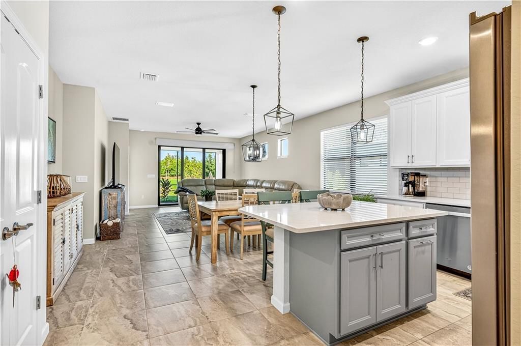 For Sale: $429,950 (2 beds, 2 baths, 1584 Square Feet)