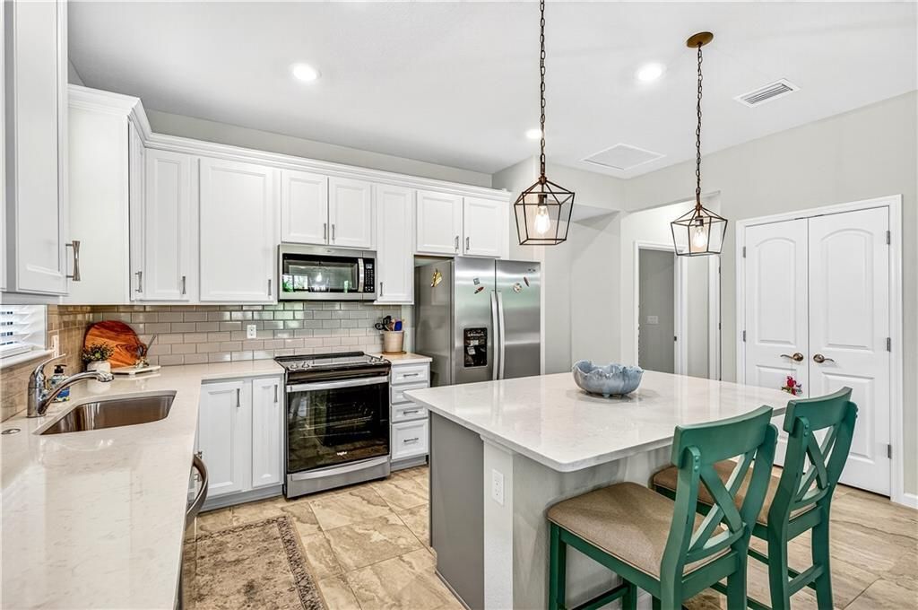 For Sale: $429,950 (2 beds, 2 baths, 1584 Square Feet)