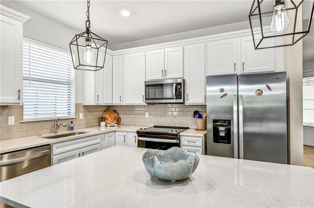 For Sale: $429,950 (2 beds, 2 baths, 1584 Square Feet)