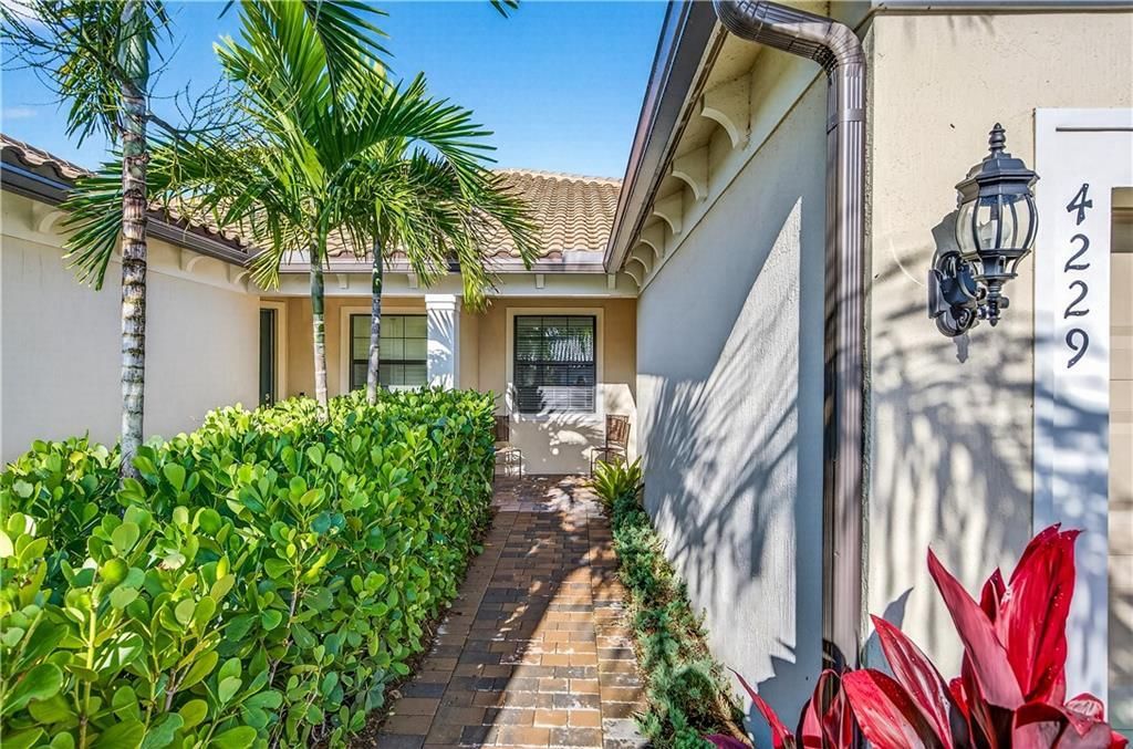 For Sale: $429,950 (2 beds, 2 baths, 1584 Square Feet)