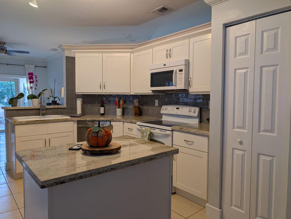 For Sale: $650,000 (3 beds, 2 baths, 1495 Square Feet)