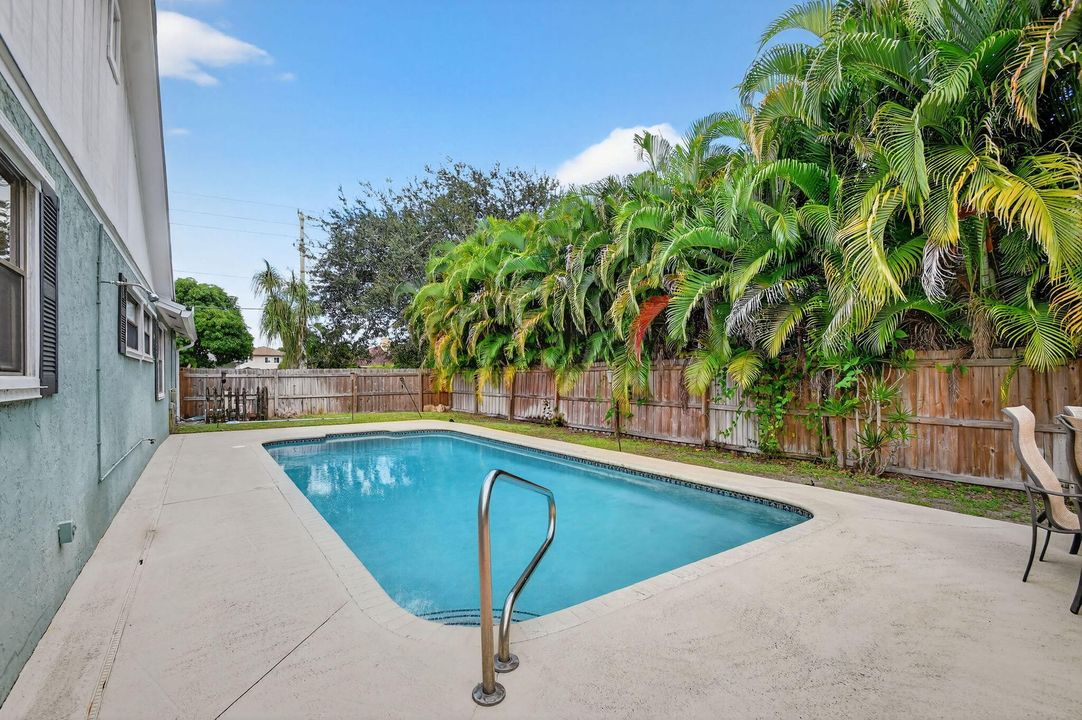 Active With Contract: $650,000 (3 beds, 2 baths, 2263 Square Feet)