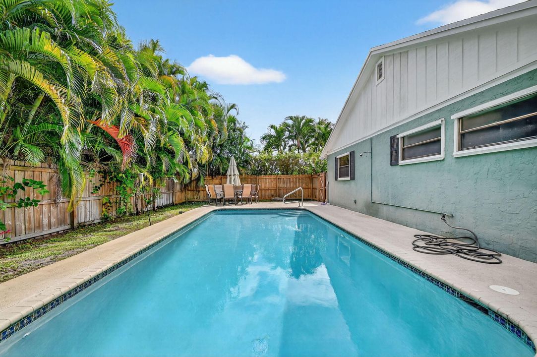 Active With Contract: $650,000 (3 beds, 2 baths, 2263 Square Feet)