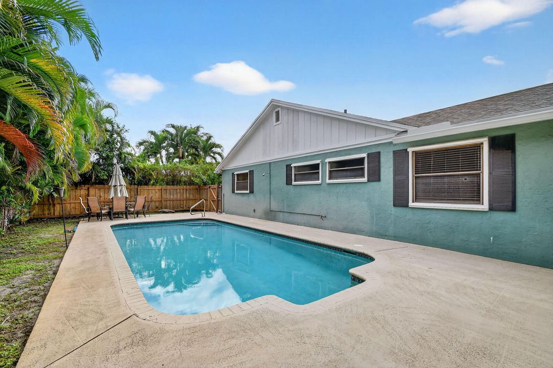 Active With Contract: $650,000 (3 beds, 2 baths, 2263 Square Feet)