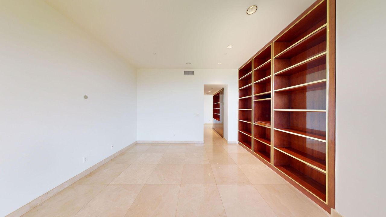 For Sale: $15,500,000 (3 beds, 3 baths, 3560 Square Feet)