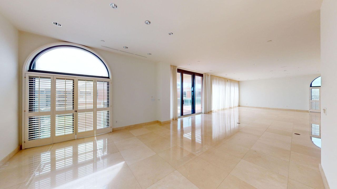 For Sale: $15,500,000 (3 beds, 3 baths, 3560 Square Feet)