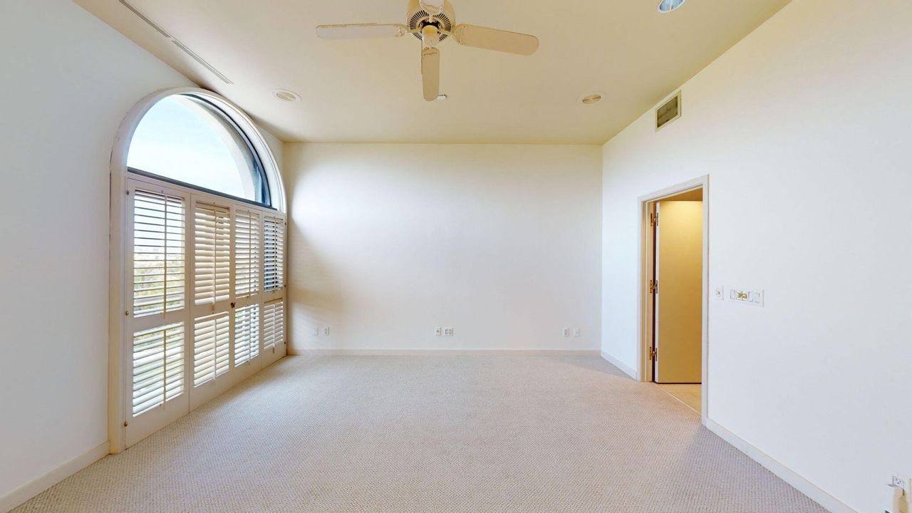 For Sale: $15,500,000 (3 beds, 3 baths, 3560 Square Feet)