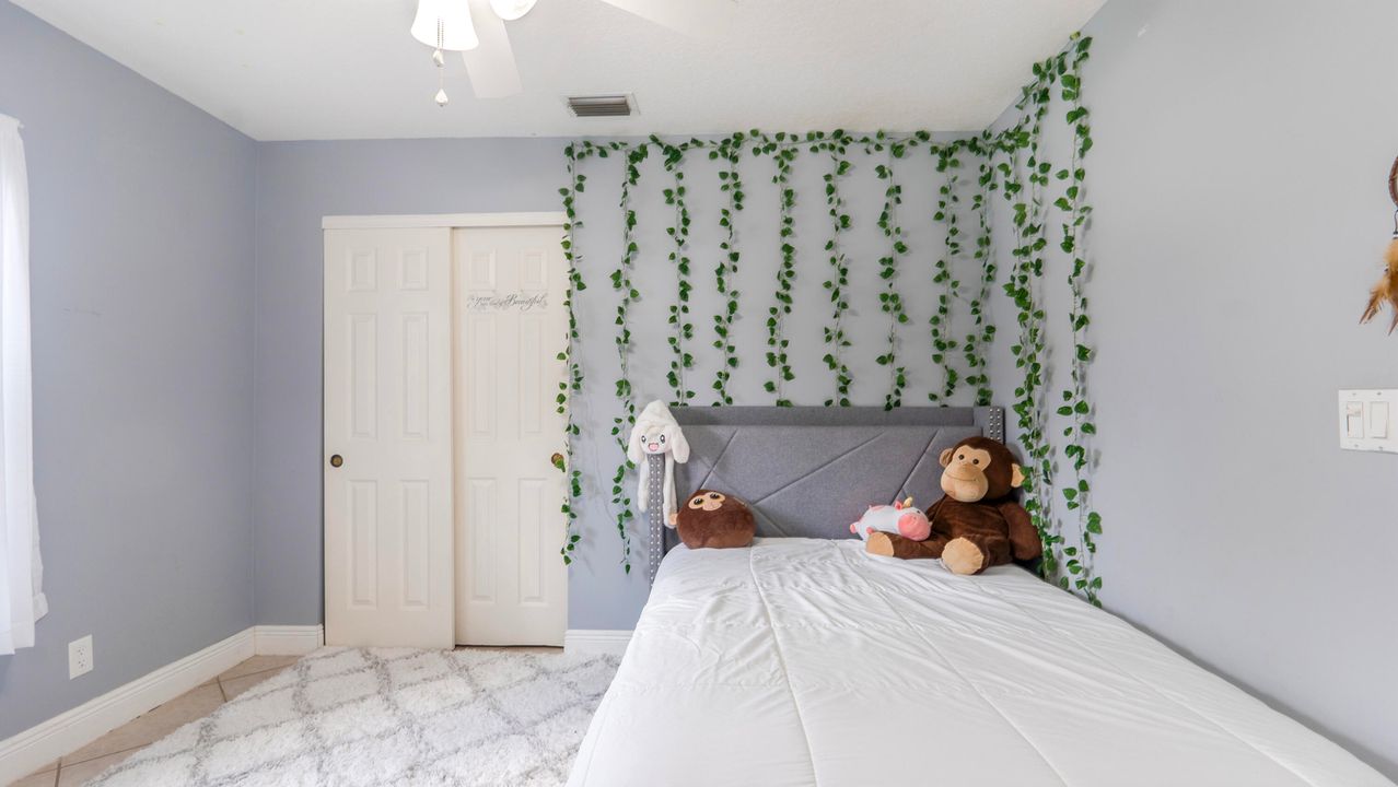 Active With Contract: $550,000 (3 beds, 2 baths, 1922 Square Feet)