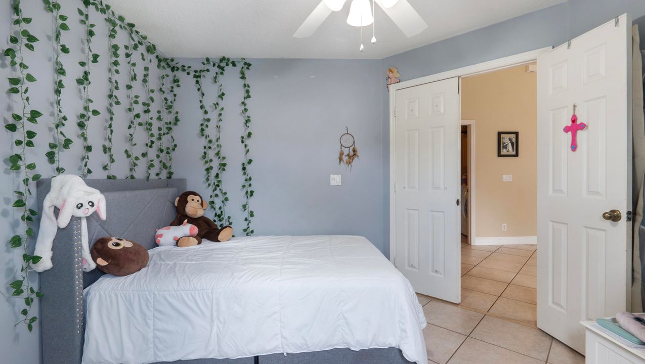 Active With Contract: $550,000 (3 beds, 2 baths, 1922 Square Feet)