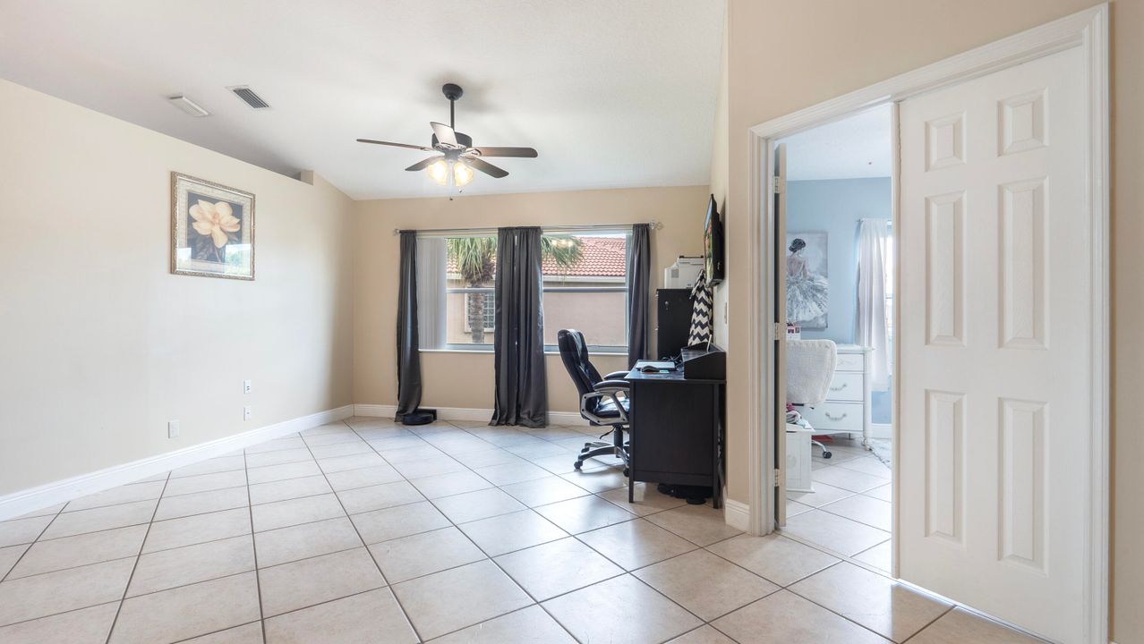 Active With Contract: $550,000 (3 beds, 2 baths, 1922 Square Feet)