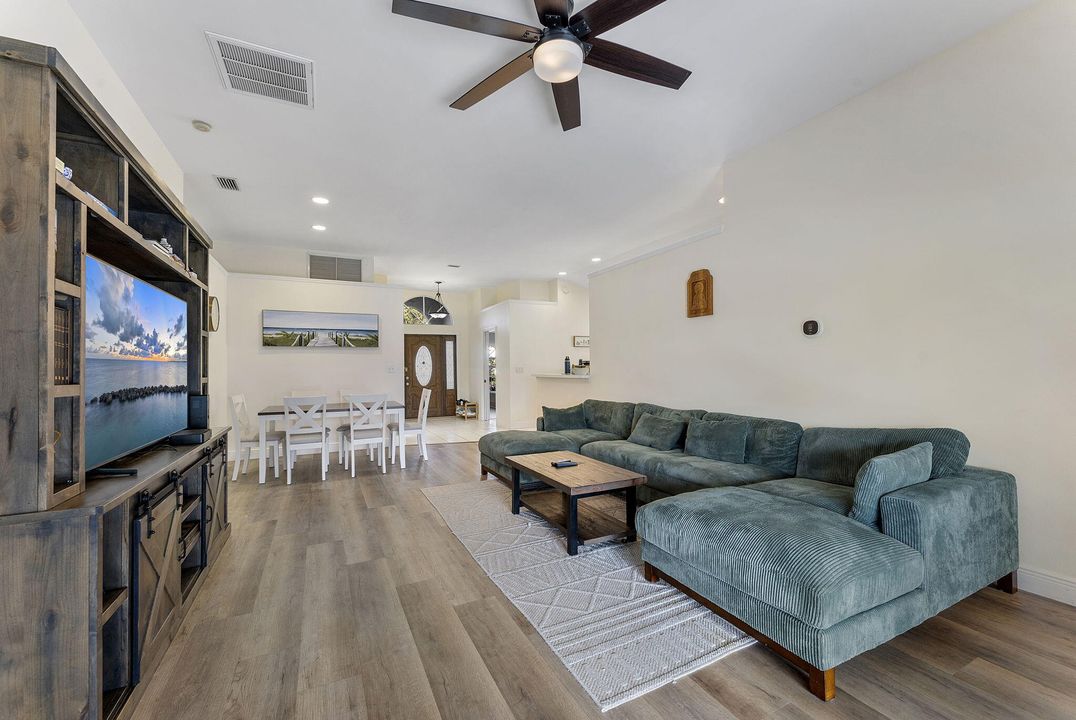 For Rent: $3,500 (4 beds, 3 baths, 1827 Square Feet)