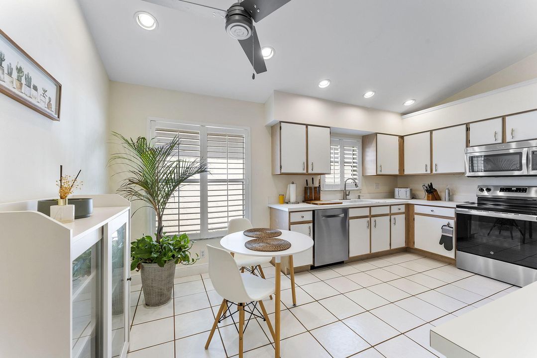 For Rent: $3,500 (4 beds, 3 baths, 1827 Square Feet)