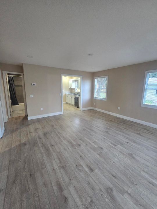 For Sale: $245,000 (3 beds, 1 baths, 952 Square Feet)