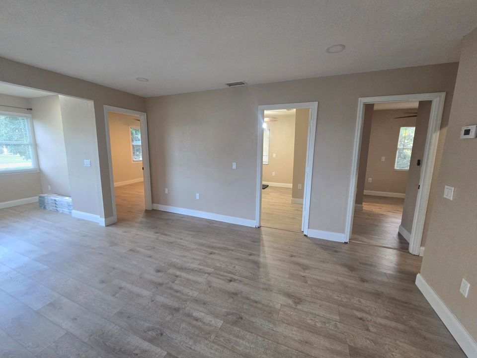 For Sale: $245,000 (3 beds, 1 baths, 952 Square Feet)