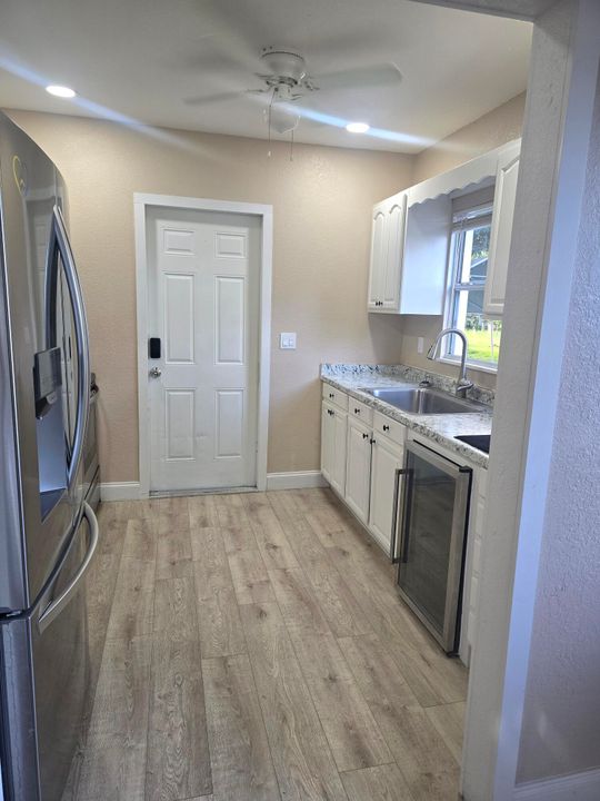 For Sale: $245,000 (3 beds, 1 baths, 952 Square Feet)