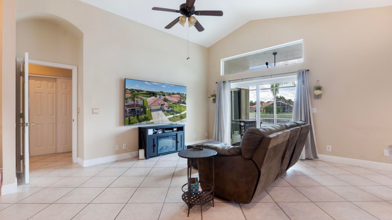 Active With Contract: $550,000 (3 beds, 2 baths, 1922 Square Feet)