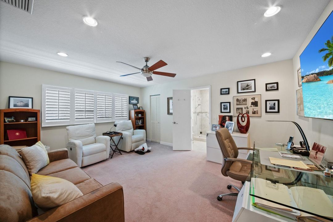 Под контрактом: $4,395,000 (4 спален, 4 ванн, 4181 Квадратных фут)