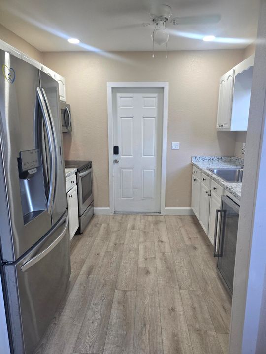 For Sale: $245,000 (3 beds, 1 baths, 952 Square Feet)