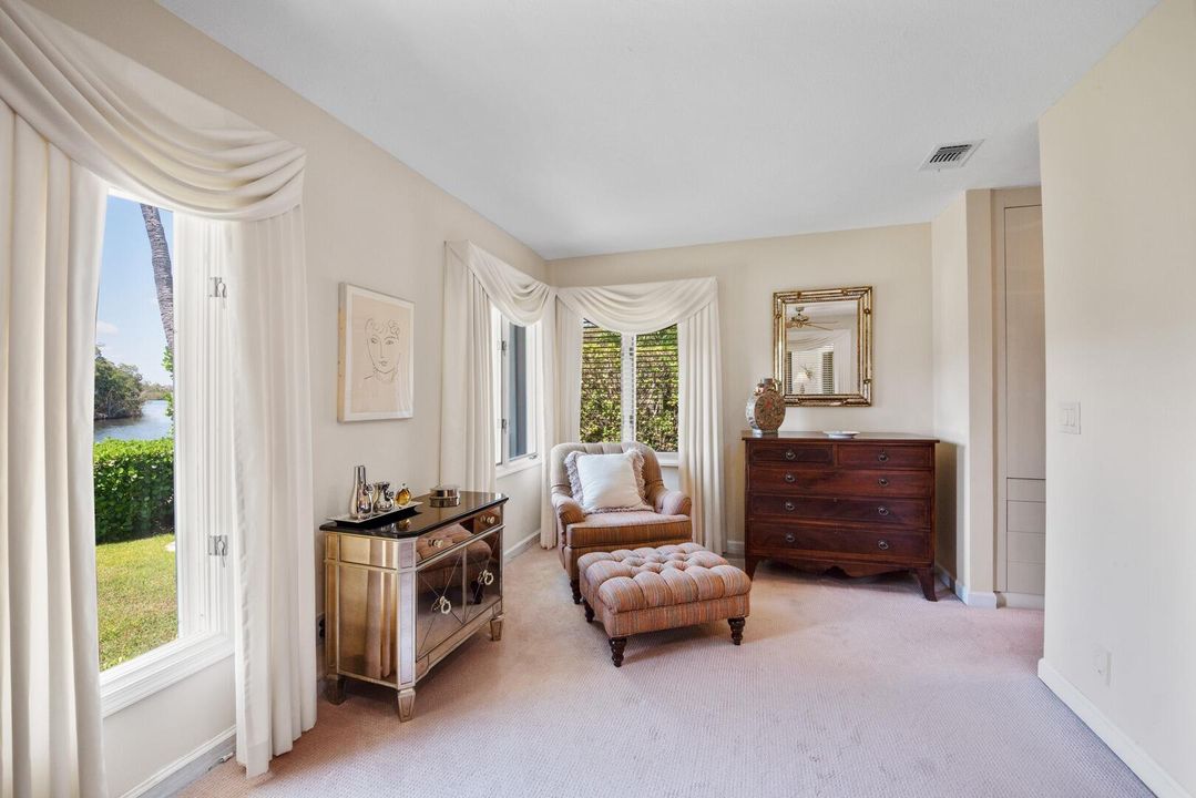 Под контрактом: $4,395,000 (4 спален, 4 ванн, 4181 Квадратных фут)