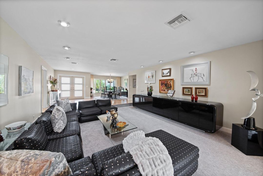 Под контрактом: $4,395,000 (4 спален, 4 ванн, 4181 Квадратных фут)