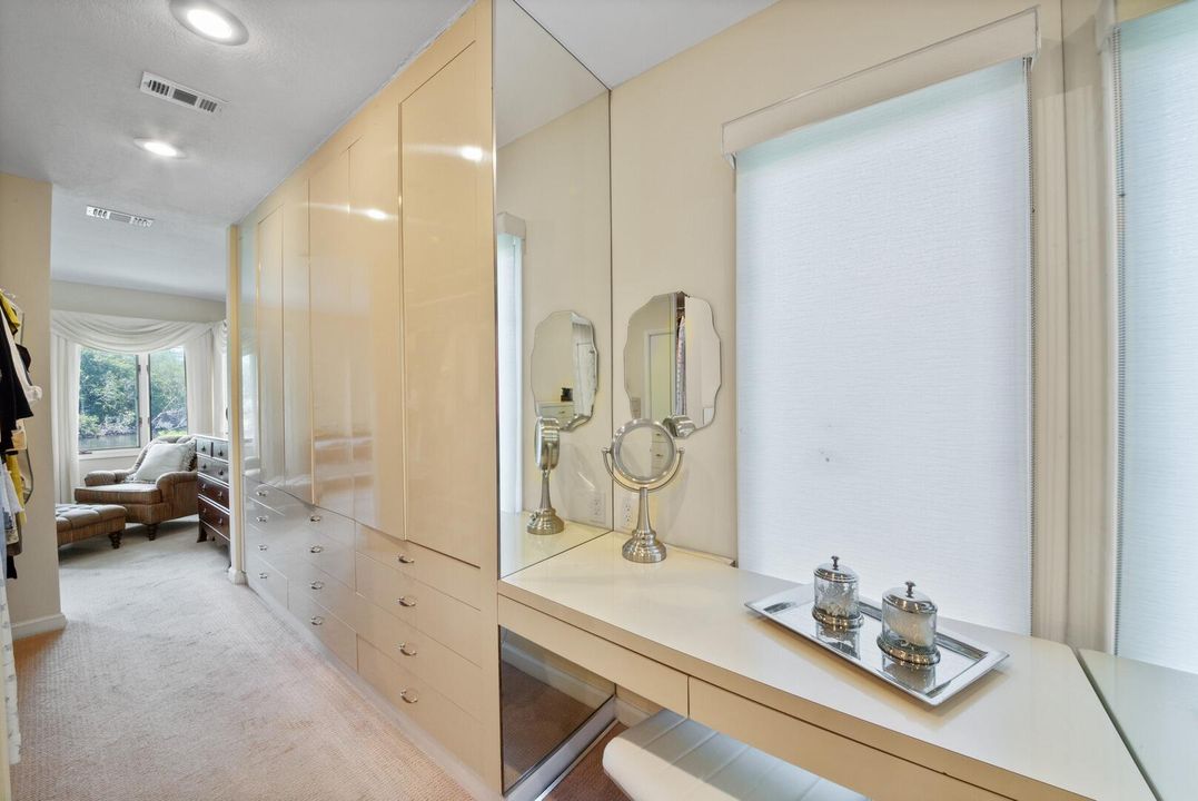 Под контрактом: $4,395,000 (4 спален, 4 ванн, 4181 Квадратных фут)