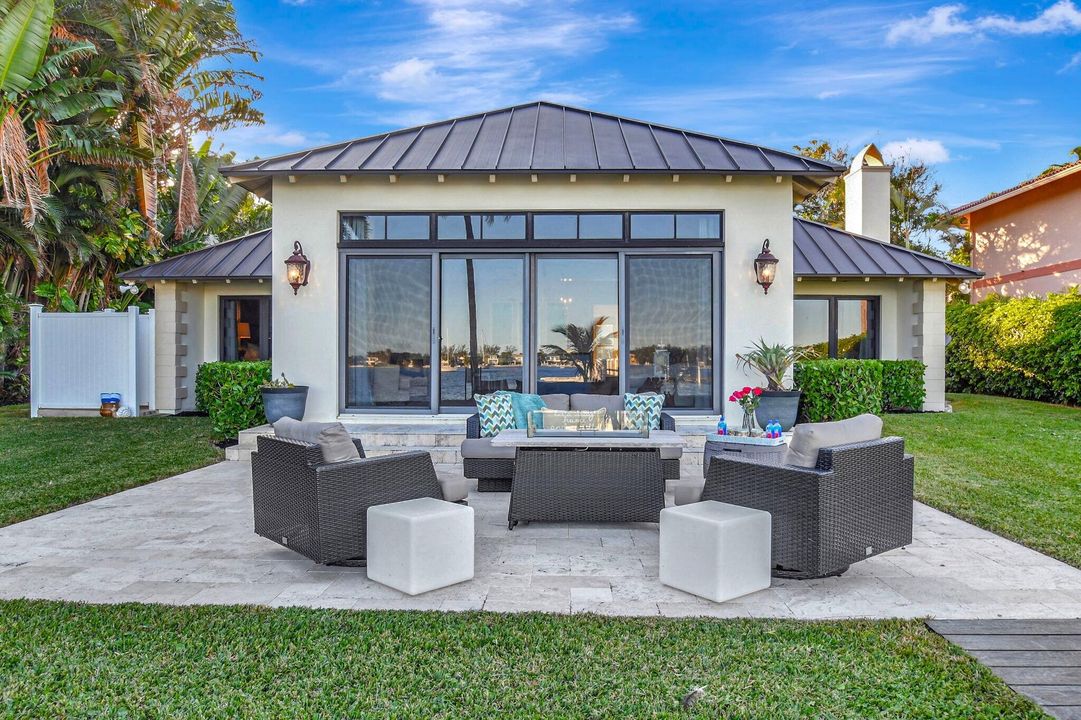 For Rent: $10,000 (2 beds, 3 baths, 1711 Square Feet)