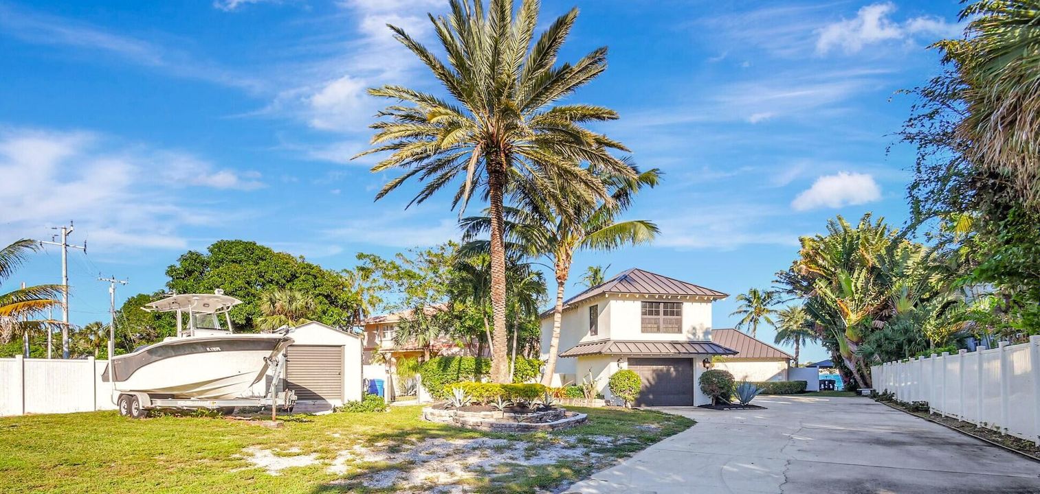 For Rent: $10,000 (2 beds, 3 baths, 1711 Square Feet)