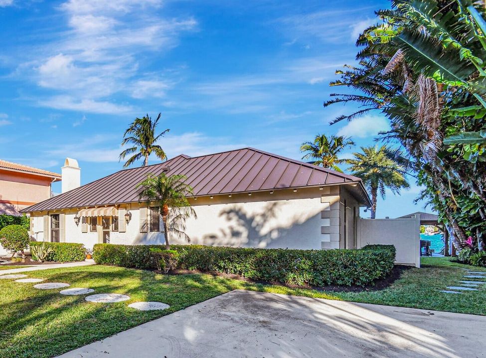 For Rent: $10,000 (2 beds, 3 baths, 1711 Square Feet)