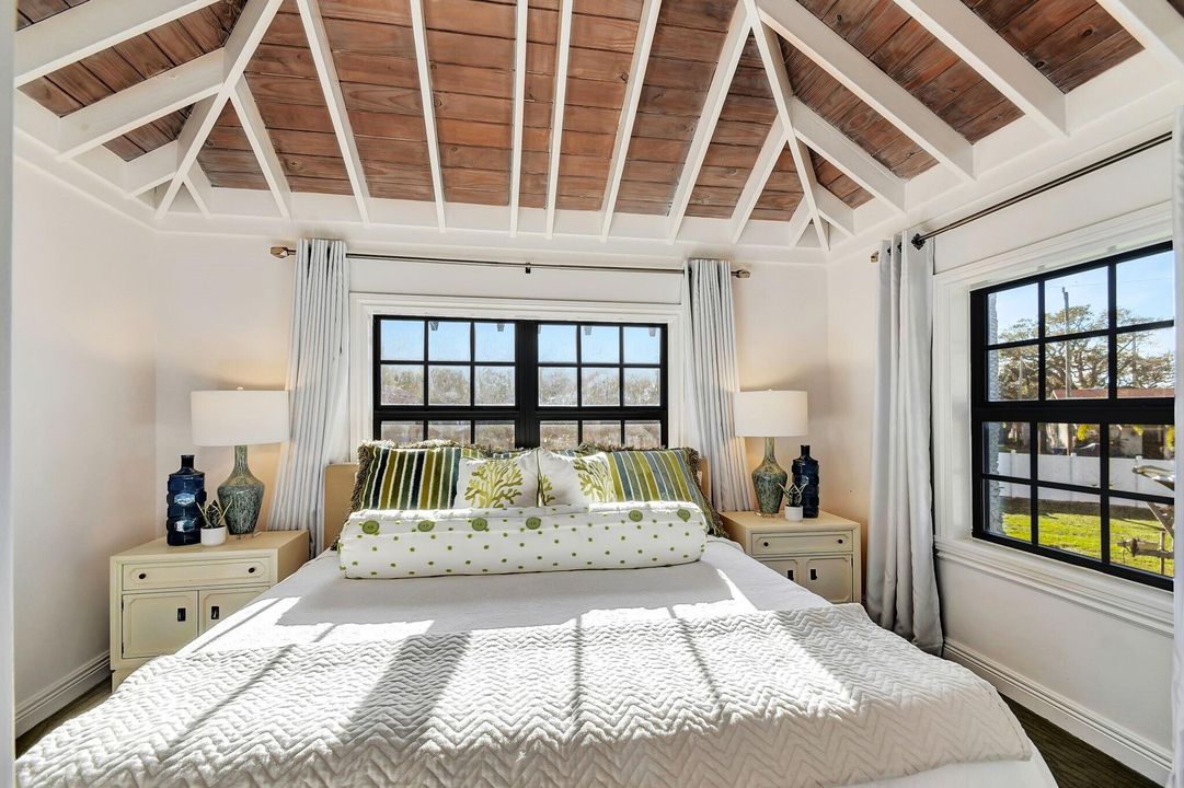 For Rent: $10,000 (2 beds, 3 baths, 1711 Square Feet)