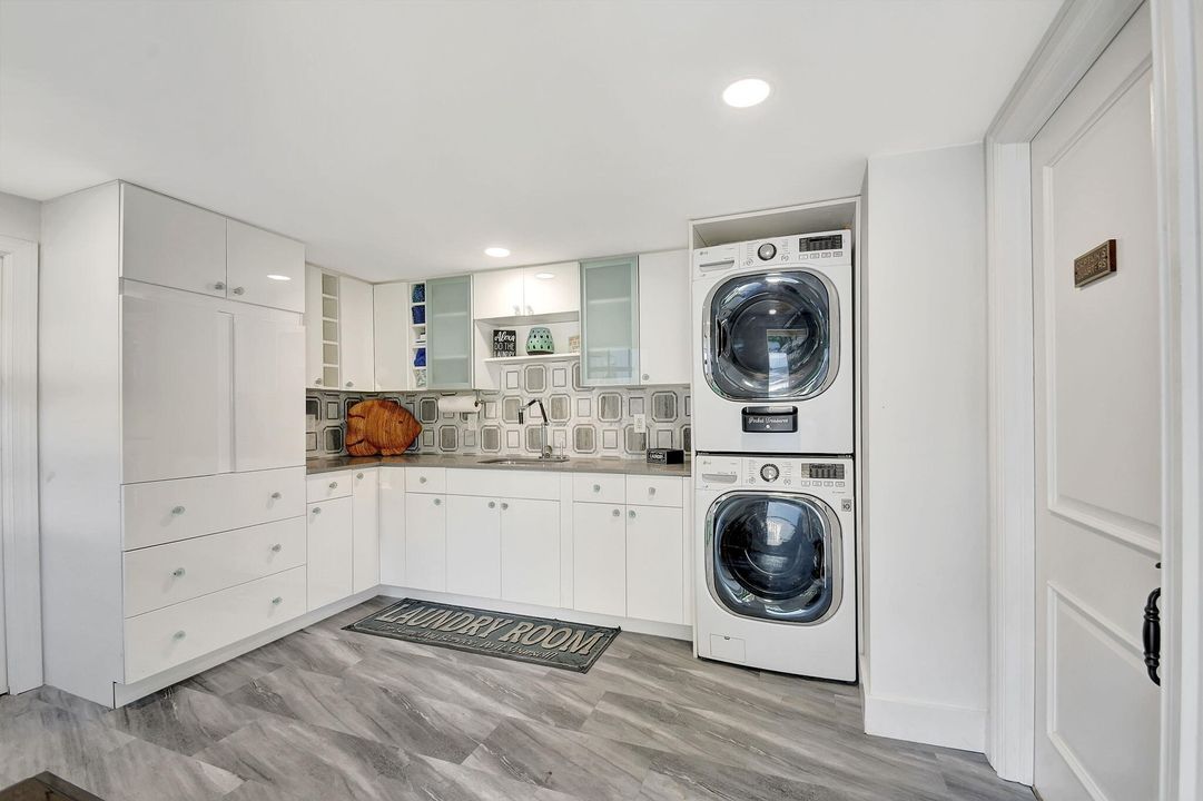 For Rent: $10,000 (2 beds, 3 baths, 1711 Square Feet)