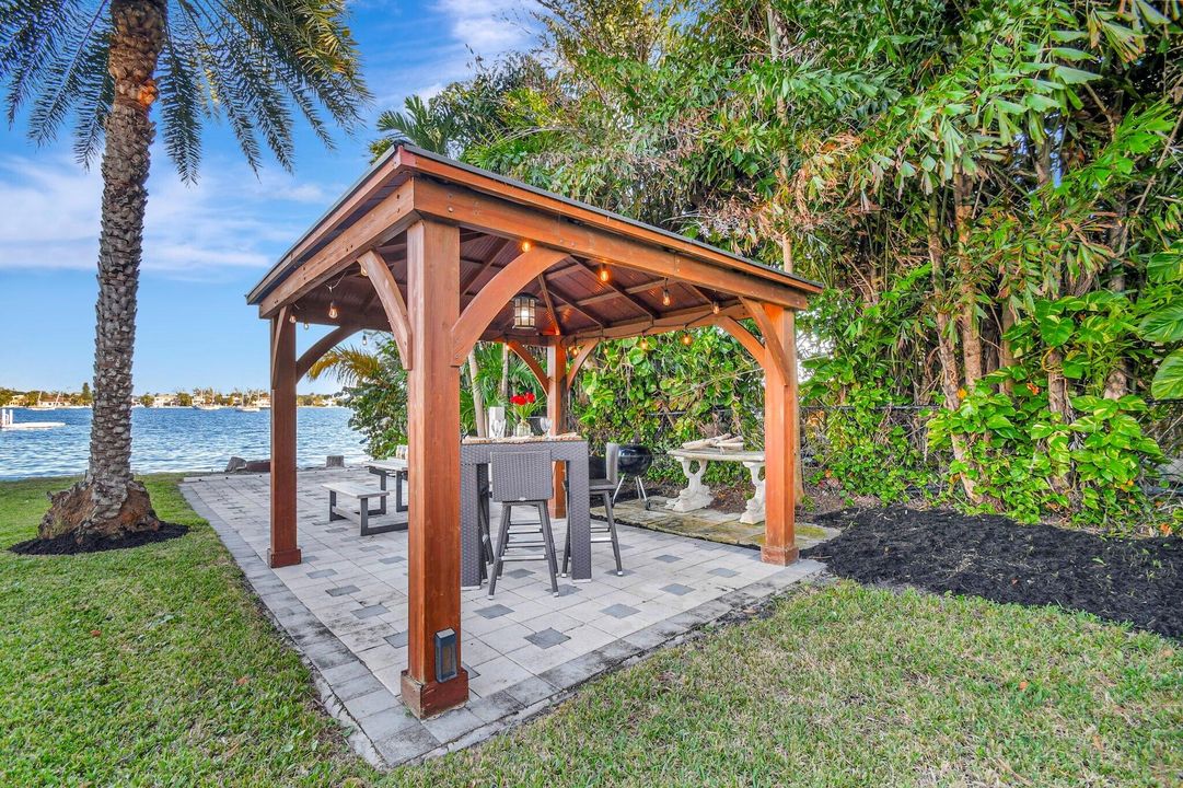 For Rent: $10,000 (2 beds, 3 baths, 1711 Square Feet)