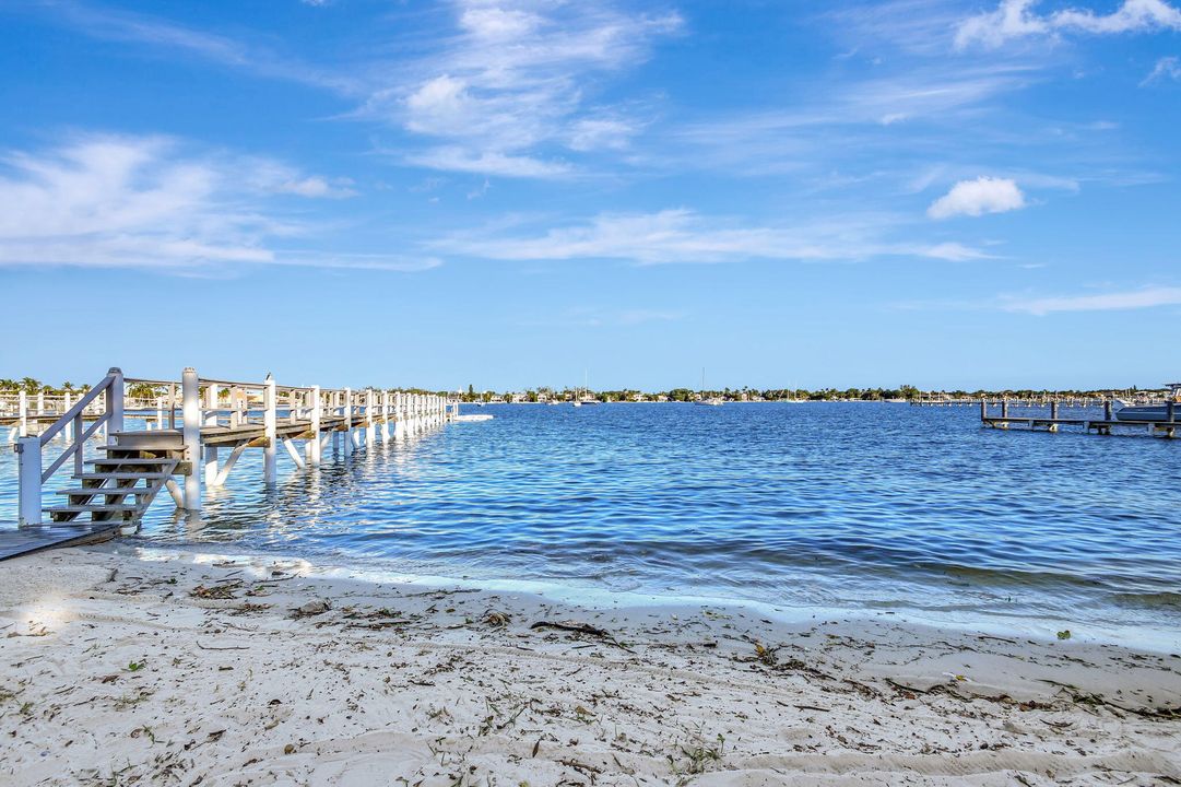 For Rent: $10,000 (2 beds, 3 baths, 1711 Square Feet)