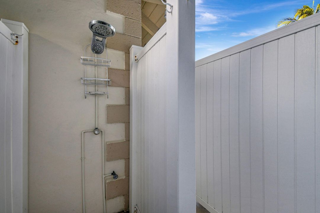 For Rent: $10,000 (2 beds, 3 baths, 1711 Square Feet)