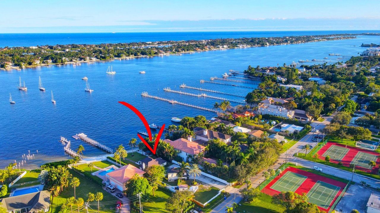 For Rent: $10,000 (2 beds, 3 baths, 1711 Square Feet)