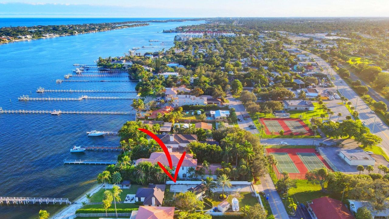 For Rent: $10,000 (2 beds, 3 baths, 1711 Square Feet)