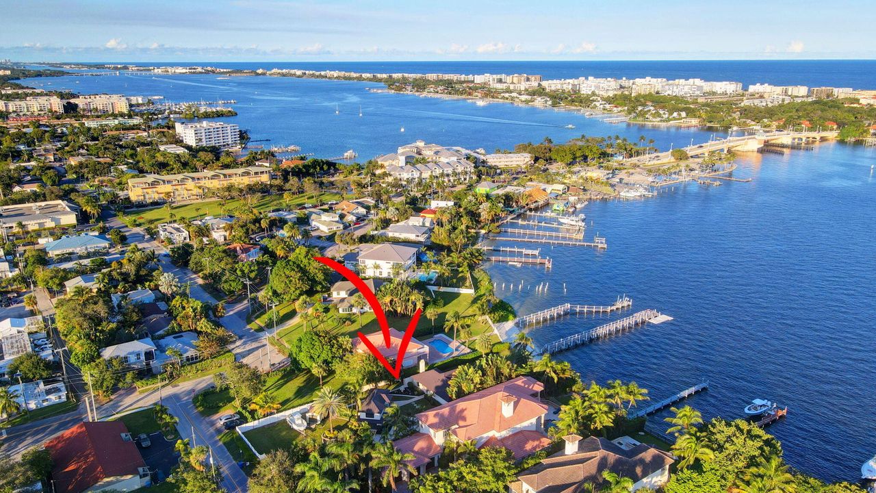 For Rent: $10,000 (2 beds, 3 baths, 1711 Square Feet)