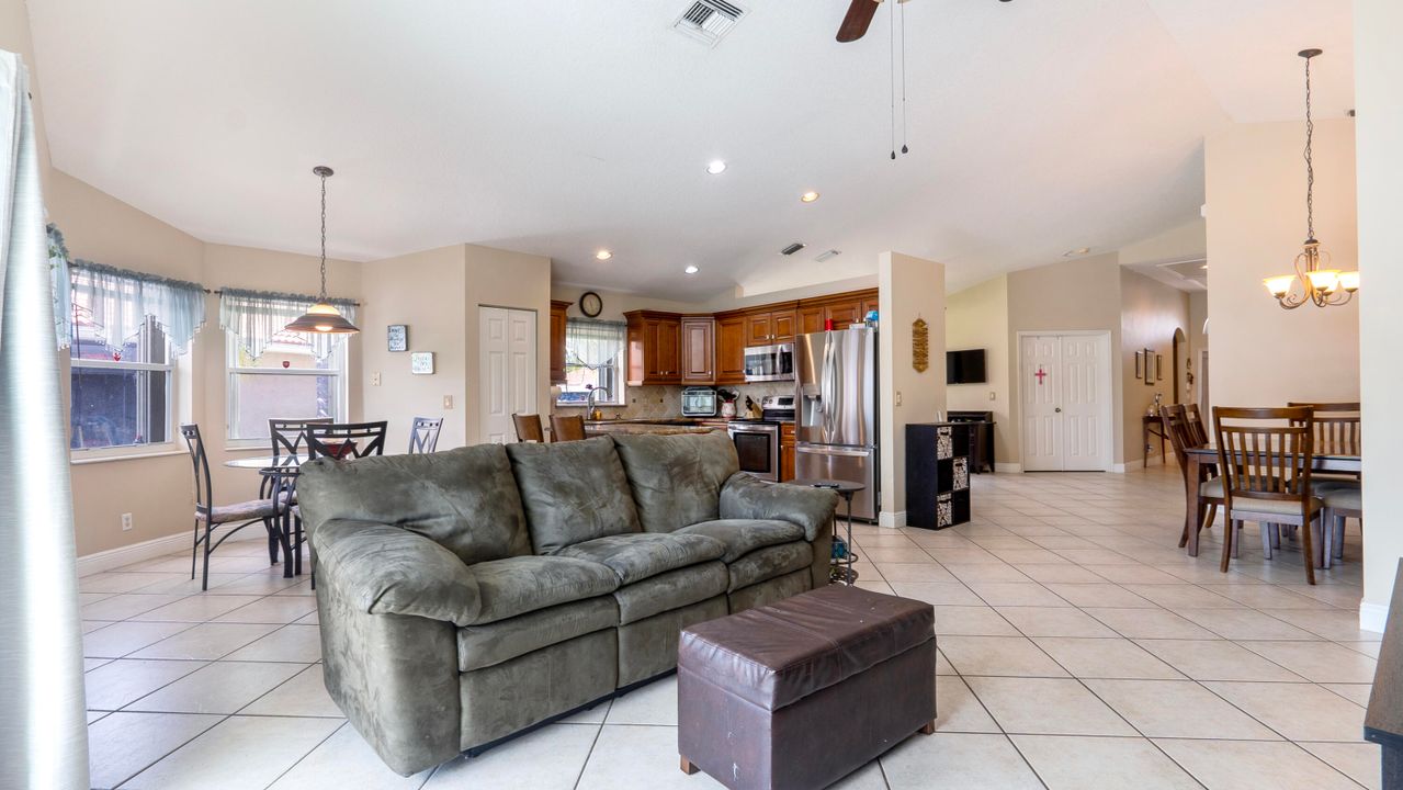 Active With Contract: $550,000 (3 beds, 2 baths, 1922 Square Feet)