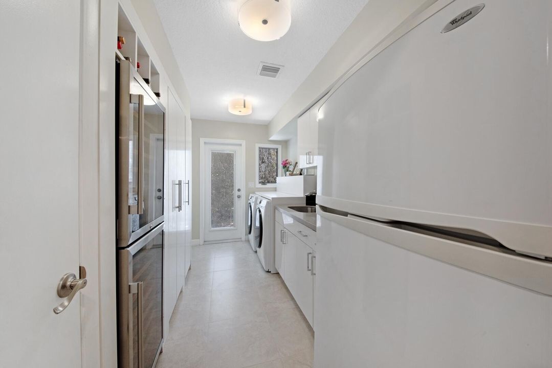 Под контрактом: $4,395,000 (4 спален, 4 ванн, 4181 Квадратных фут)