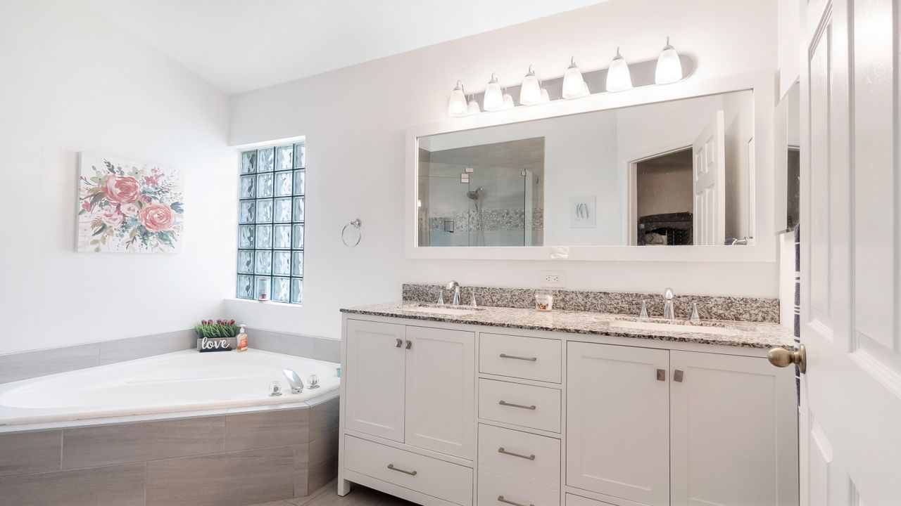 Active With Contract: $550,000 (3 beds, 2 baths, 1922 Square Feet)