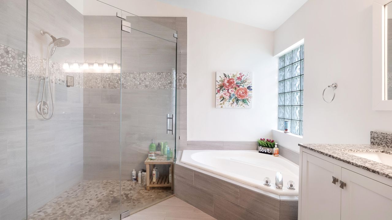 Active With Contract: $550,000 (3 beds, 2 baths, 1922 Square Feet)