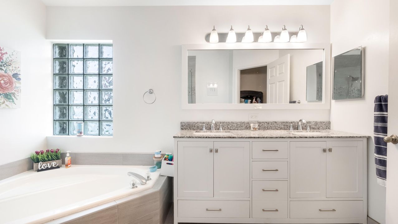 Active With Contract: $550,000 (3 beds, 2 baths, 1922 Square Feet)