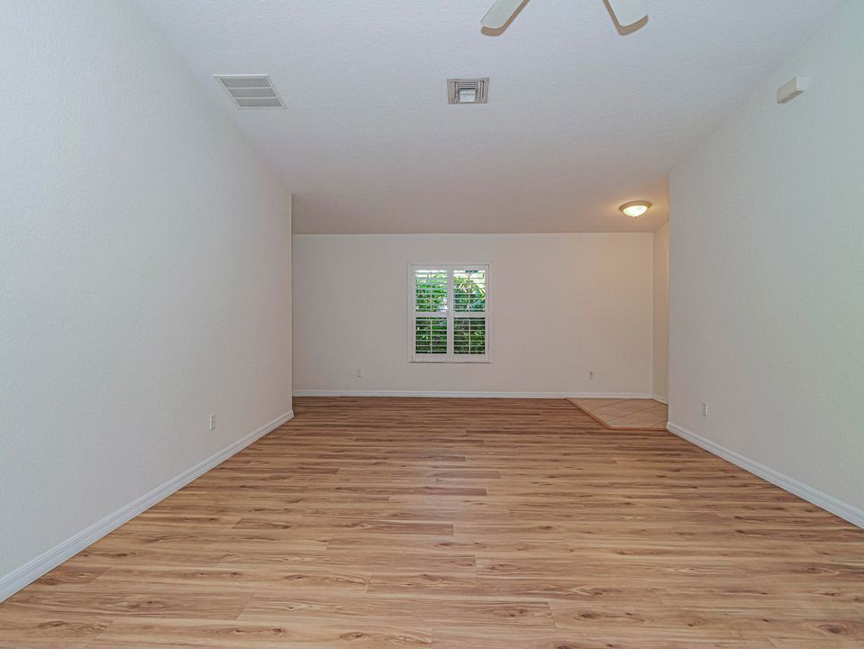 待售: $398,000 (4 贝兹, 2 浴室, 1613 平方英尺)