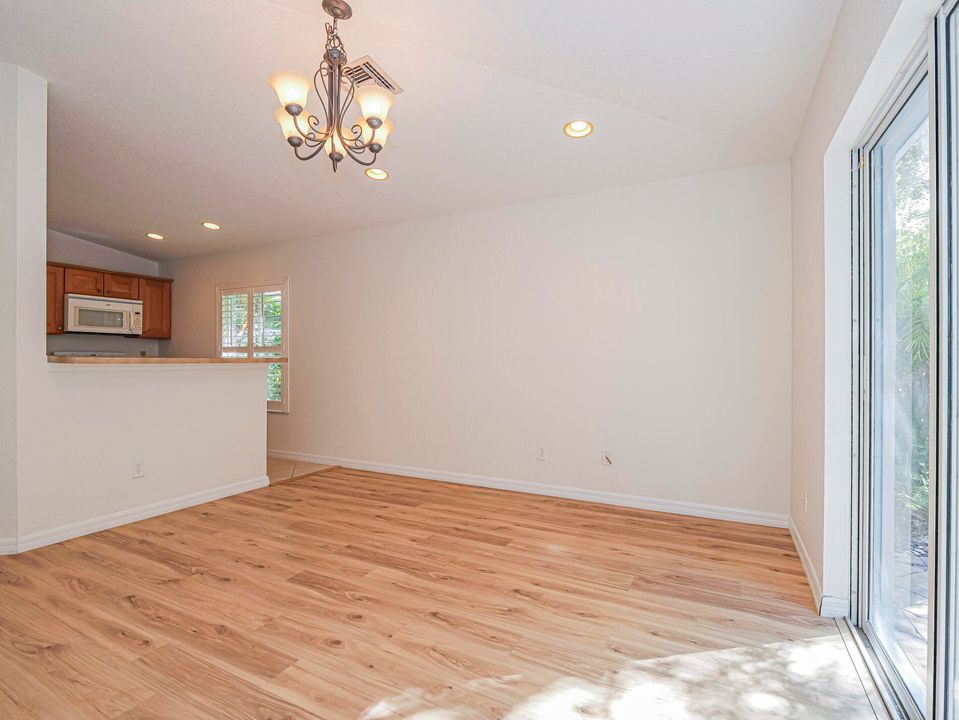 待售: $398,000 (4 贝兹, 2 浴室, 1613 平方英尺)