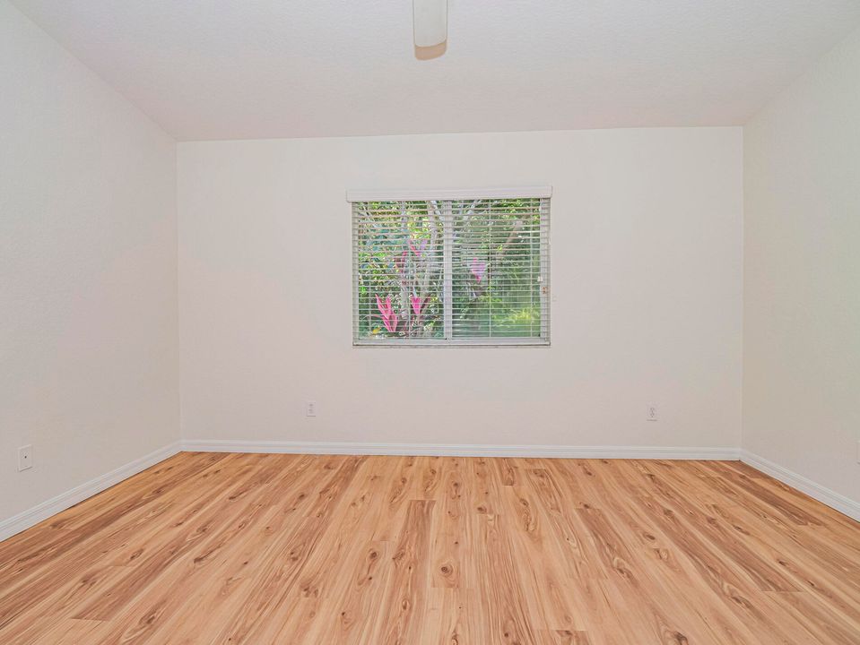 待售: $398,000 (4 贝兹, 2 浴室, 1613 平方英尺)