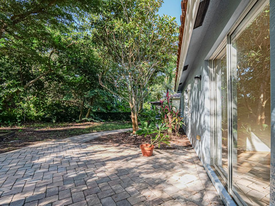 待售: $398,000 (4 贝兹, 2 浴室, 1613 平方英尺)