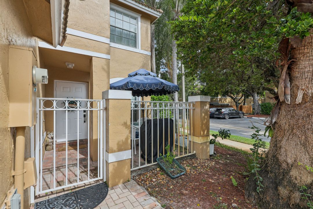 Active With Contract: $375,000 (3 beds, 2 baths, 1263 Square Feet)