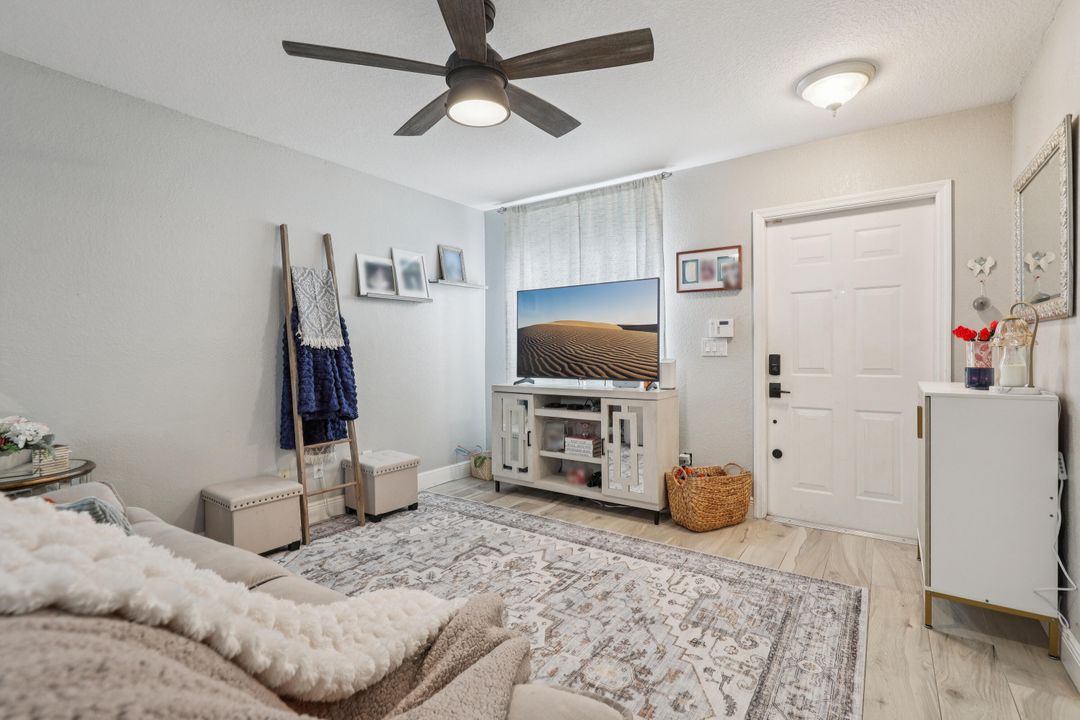 Active With Contract: $375,000 (3 beds, 2 baths, 1263 Square Feet)