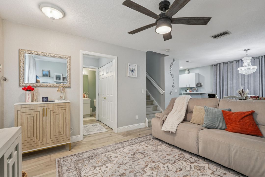 Active With Contract: $375,000 (3 beds, 2 baths, 1263 Square Feet)