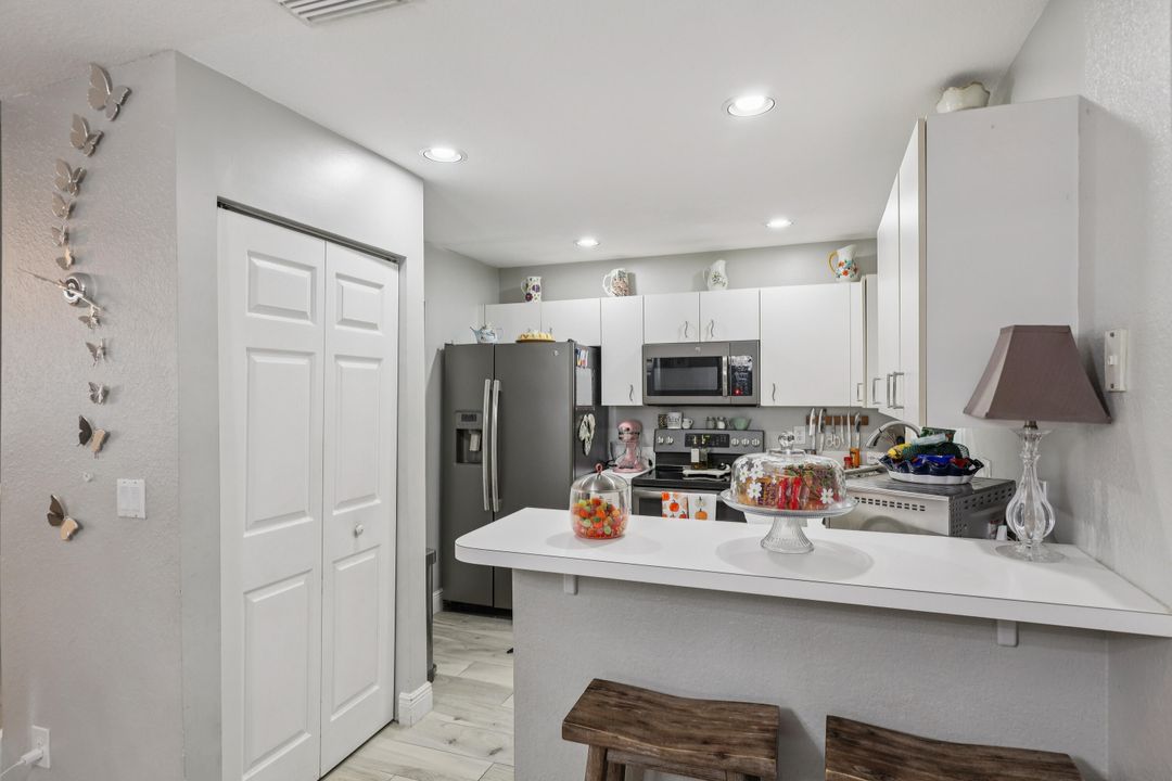Active With Contract: $375,000 (3 beds, 2 baths, 1263 Square Feet)