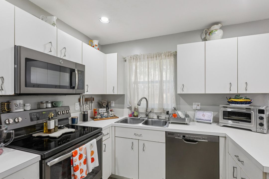 Active With Contract: $375,000 (3 beds, 2 baths, 1263 Square Feet)